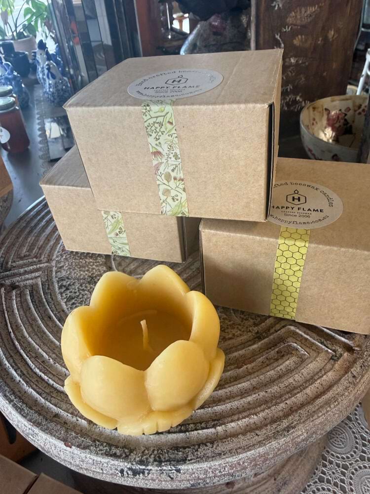 Happy Flame Lotus Beeswax Candle